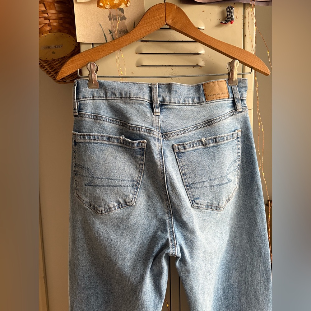 AE Strigid Low-Rise Ex-Boyfriend Jean - Picture 9 of 15